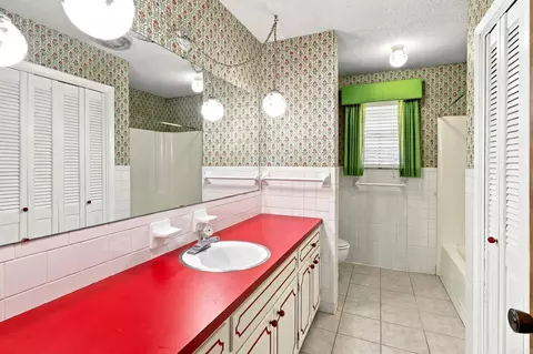 Bath - 608 S Baridon St, Conway, AR 72034 photo 1 of 2