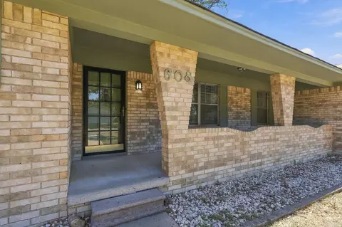 Exterior - 608 S Baridon St, Conway, AR 72034 photo 2 of 5