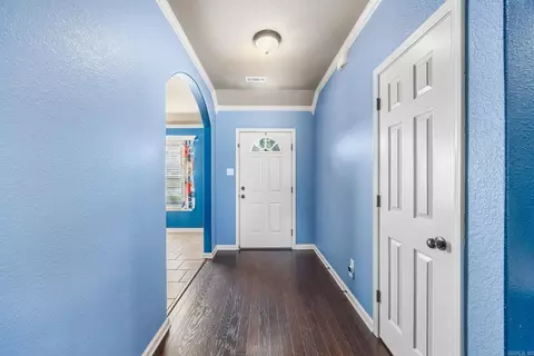 Entry Way - 115 Earnhardt Cir, Cabot, AR 72023 photo 1 of 3