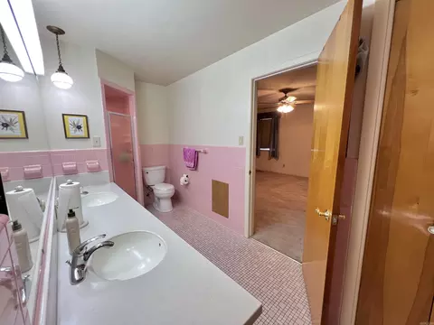 Bath - 203 Pine Bluff St, Malvern, AR 72104 photo 3 of 5