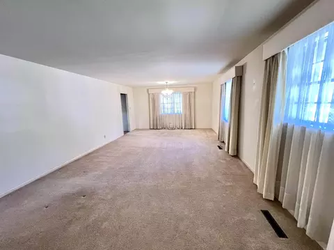 Living - 203 Pine Bluff St, Malvern, AR 72104 photo 3 of 3