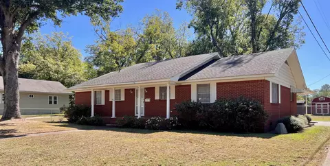 Exterior - 203 Pine Bluff St, Malvern, AR 72104 photo 4 of 8