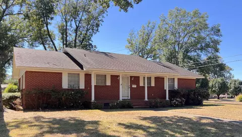 Exterior - 203 Pine Bluff St, Malvern, AR 72104 photo 3 of 8
