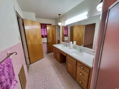 Bath - 203 Pine Bluff St, Malvern, AR 72104 photo 5 of 5
