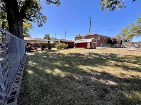 Exterior - 203 Pine Bluff St, Malvern, AR 72104 photo 8 of 8