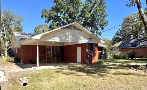 Exterior - 203 Pine Bluff St, Malvern, AR 72104 photo 5 of 8