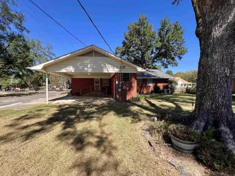 Exterior - 203 Pine Bluff St, Malvern, AR 72104 photo 6 of 8