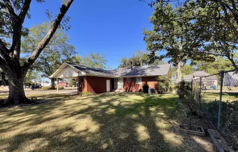 Exterior - 203 Pine Bluff St, Malvern, AR 72104 photo 7 of 8