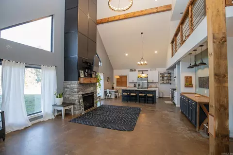 Entry Way - 8111 County Rd 58, Redfield, AR 72132 photo 1 of 4