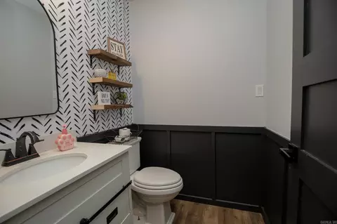 Bath - 8111 County Rd 58, Redfield, AR 72132 photo 4 of 4