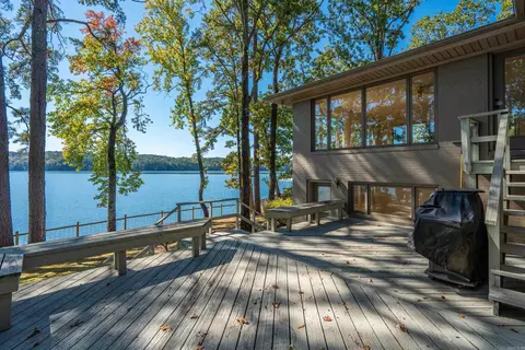 405 Peninsula Dr, Hot Springs, AR 71901