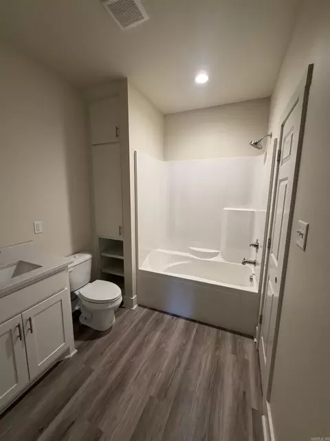 Bath - 6566 Amalie Dr, Alexander, AR 72002 photo 2 of 3