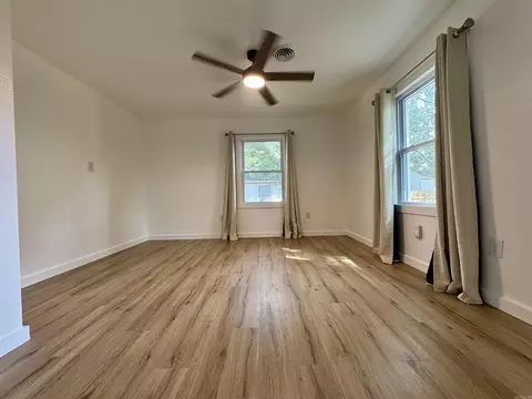 Living - 1315 E River Ave, Searcy, AR 72143 photo 4 of 4