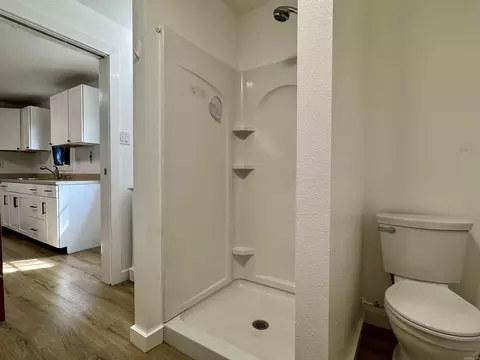 Bath - 1315 E River Ave, Searcy, AR 72143 photo 3 of 4