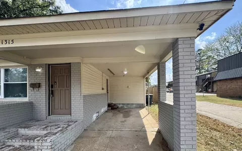 Exterior - 1315 E River Ave, Searcy, AR 72143 photo 4 of 9