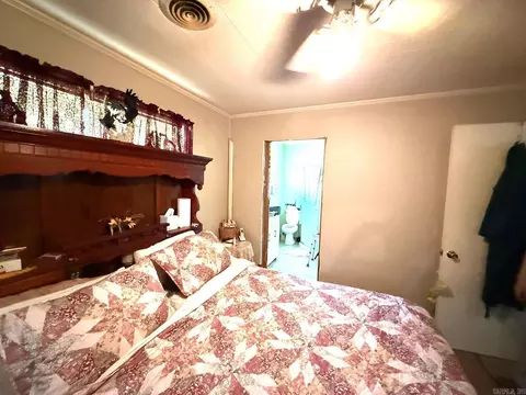 Bedroom - 1602 E Main St, Mountain View, AR 72560 photo 4 of 7