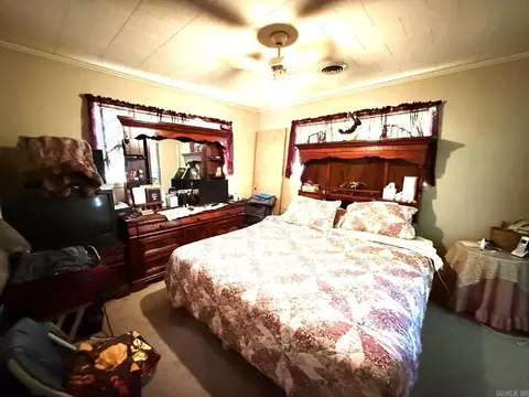 Bedroom - 1602 E Main St, Mountain View, AR 72560 photo 3 of 7