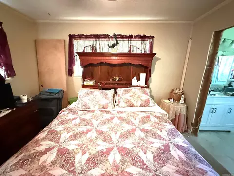 Bedroom - 1602 E Main St, Mountain View, AR 72560 photo 5 of 7