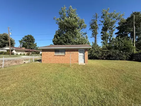 Exterior - 1602 E Main St, Mountain View, AR 72560 photo 2 of 12