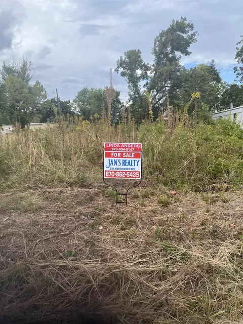 S Cordelia Street, Magnolia, AR 71753