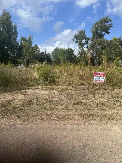 S Cordelia Street, Magnolia, AR 71753