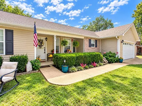855 Bluff Vw, Batesville, AR 72501