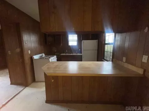 Kitchen - 136 Dalyrmple Loop, Umpire, AR 71971 photo 1 of 2