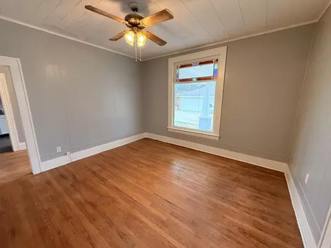 Living - 404 Turner St, Warren, AR 71671 photo 3 of 5