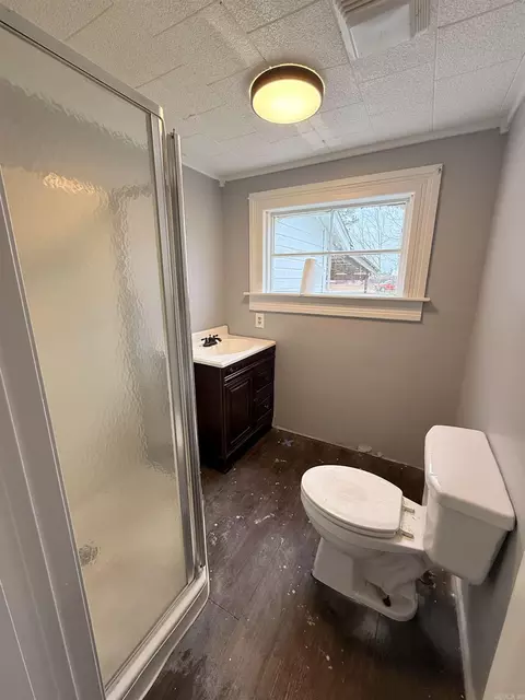 Bath - 404 Turner St, Warren, AR 71671 photo 2 of 2