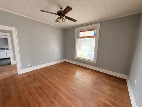 Living - 404 Turner St, Warren, AR 71671 photo 1 of 5