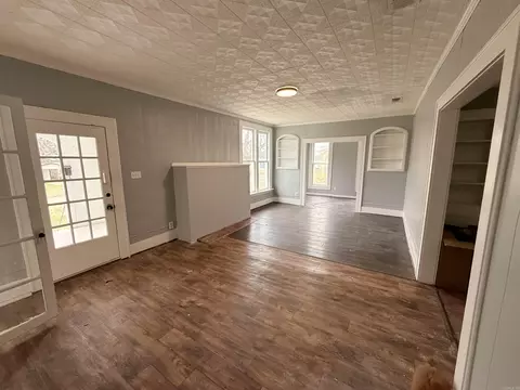 Living - 404 Turner St, Warren, AR 71671 photo 4 of 5