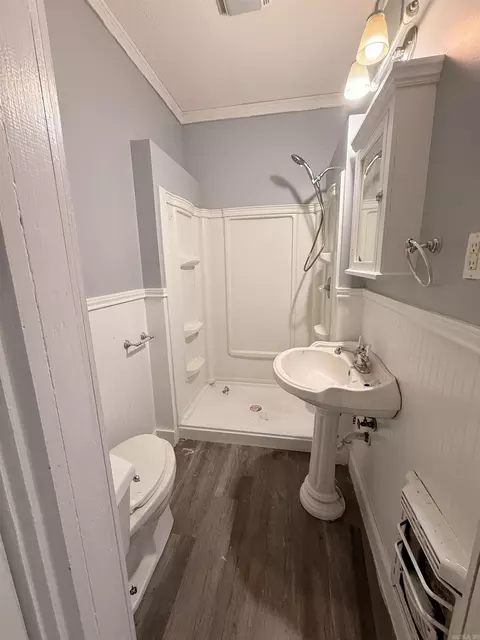 Bath - 404 Turner St, Warren, AR 71671 photo 1 of 2