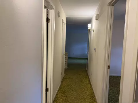 Entry Way - 109 Apache, Searcy, AR 72143 photo 1 of 2