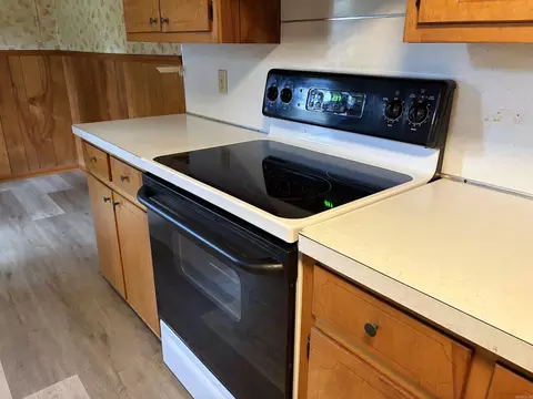Kitchen - 109 Apache, Searcy, AR 72143 photo 3 of 4