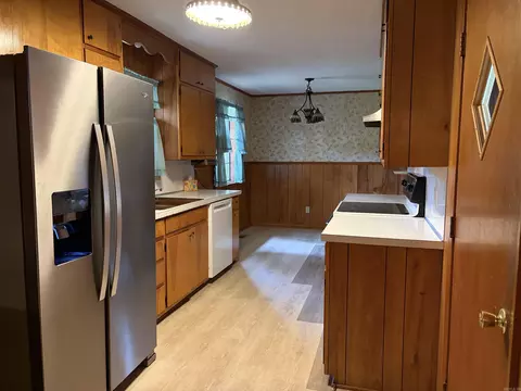 Kitchen - 109 Apache, Searcy, AR 72143 photo 2 of 4