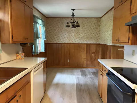 Kitchen - 109 Apache, Searcy, AR 72143 photo 4 of 4
