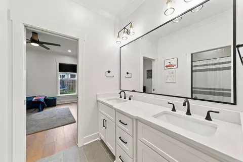 Bath - 1655 Nantucket Dr, Conway, AR 72034 photo 7 of 11