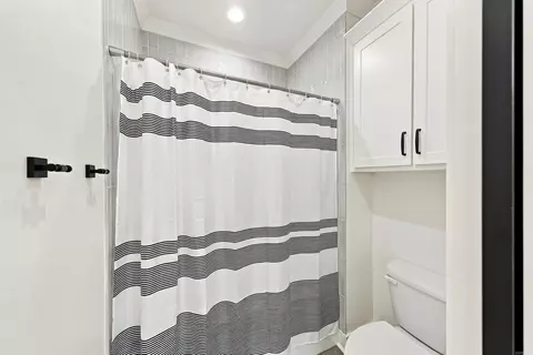 Bath - 1655 Nantucket Dr, Conway, AR 72034 photo 6 of 11