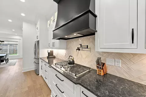 Kitchen - 1655 Nantucket Dr, Conway, AR 72034 photo 5 of 5