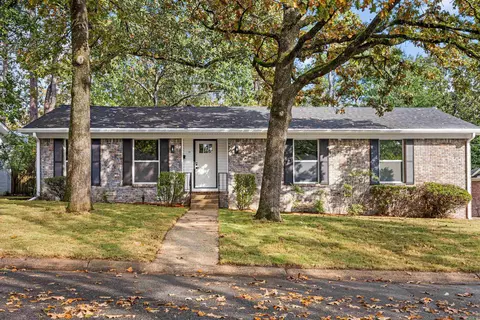 19 Queenspark Rd, Little Rock, AR 72227