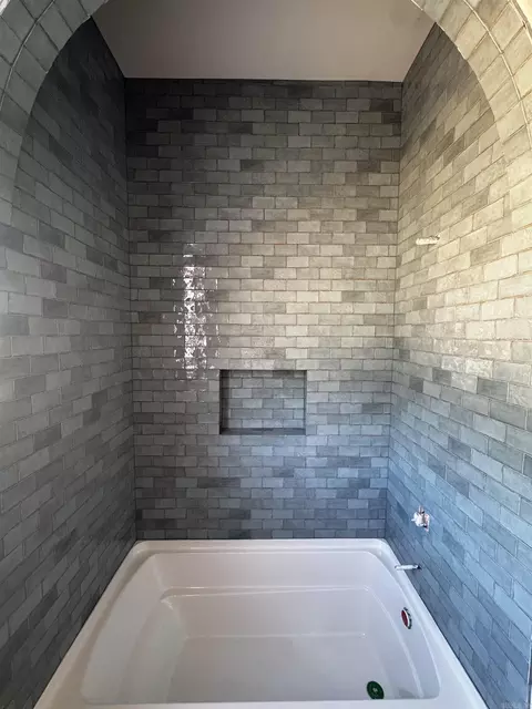 Bath - 7071 Star Dust Ln, Alexander, AR 72002 photo 4 of 4