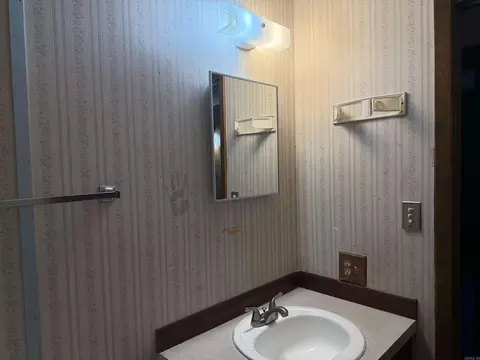 Bath - 511 E Washington St, Hazen, AR 72064 photo 3 of 3