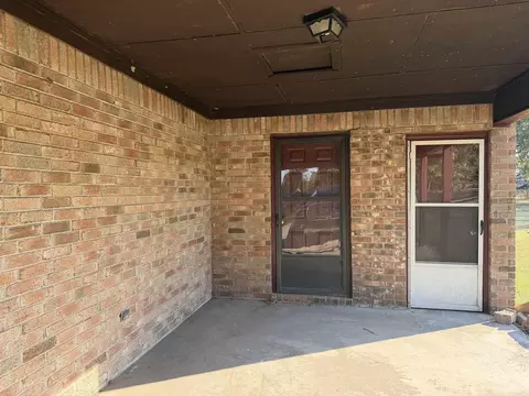 Exterior - 511 E Washington St, Hazen, AR 72064 photo 3 of 7