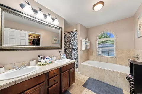 Bath - 13624 Dynasty Dr, Alexander, AR 72002 photo 1 of 4
