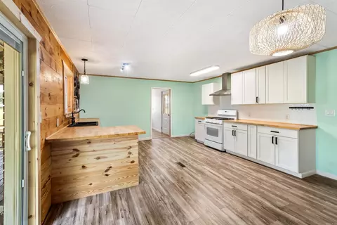 Kitchen - 1664 Edgemont Rd, Quitman, AR 72131 photo 2 of 4