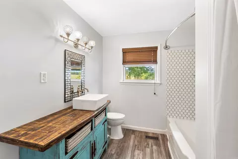 Bath - 1664 Edgemont Rd, Quitman, AR 72131 photo 2 of 2
