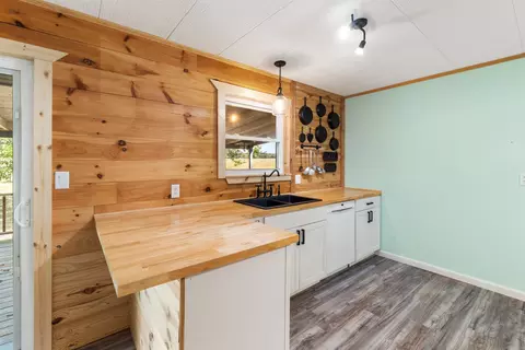Kitchen - 1664 Edgemont Rd, Quitman, AR 72131 photo 3 of 4