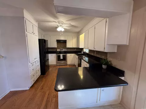 Kitchen - 71 Mohawk Dr, Searcy, AR 72143 photo 1 of 5