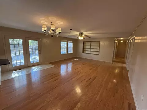 Living - 71 Mohawk Dr, Searcy, AR 72143 photo 4 of 4