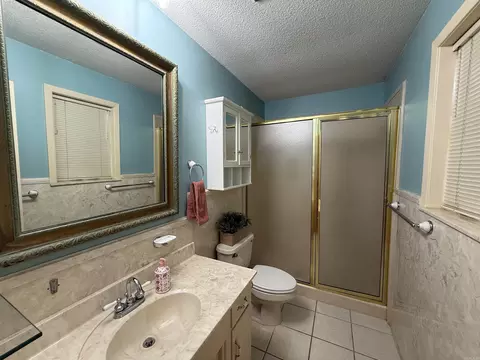 Bath - 71 Mohawk Dr, Searcy, AR 72143 photo 1 of 7